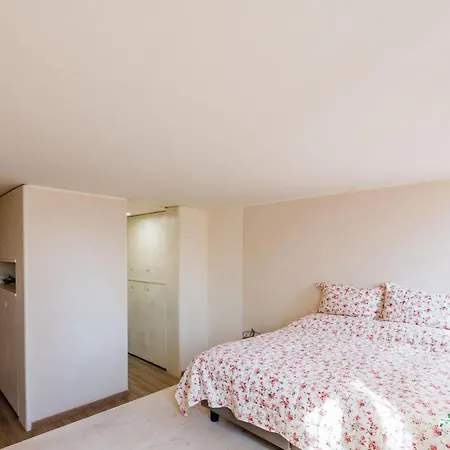 Apartment Sweet Dreams